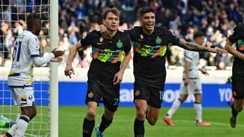 El Inter cumple ante Hellas Verona y acecha al líder AC Milan El Inter cumple ante Hellas Verona y acecha al líder AC Milan
