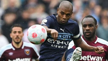 El Manchester City empató y dejó abierta la pelea por el título de la Premier League El Manchester City empató y dejó abierta la pelea por el título de la Premier League