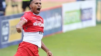 Royal Pari aseguró el pase con su triunfo sobre Bolívar (2-1) Royal Pari aseguró el pase con su triunfo sobre Bolívar (2-1)