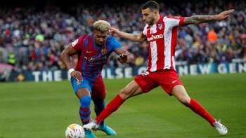 El Barcelona derrota 4-2 al Atlético de Madrid y se pone cuarto en LaLiga El Barcelona derrota 4-2 al Atlético de Madrid y se pone cuarto en LaLiga