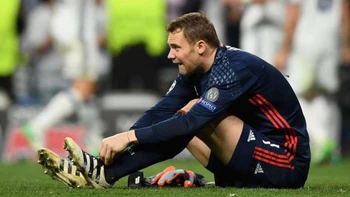 Manuel Neuer fue operado de una rodilla y estará de baja varias semanas Manuel Neuer fue operado de una rodilla y estará de baja varias semanas