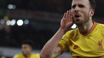 Liverpool derrotó al Arsenal y se pone a un punto del Manchester City Liverpool derrotó al Arsenal y se pone a un punto del Manchester City