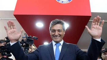 Presidente del fútbol chileno confirma su renuncia al cargo Presidente del fútbol chileno confirma su renuncia al cargo