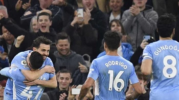 Manchester City sufre para ganar al Brighton, pero recupera el liderato Manchester City sufre para ganar al Brighton, pero recupera el liderato