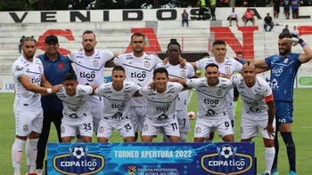 Jugadores de Real exigen el pago de un mes más de sueldo, de los cuatro que les deben, para volver a entrenar Jugadores de Real exigen el pago de un mes más de sueldo, de los cuatro que les deben, para volver a entrenar