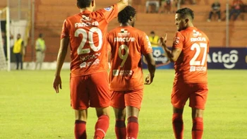 Guabirá goleó a Palmaflor (3-0) y sueña con jugar la segunda fase Guabirá goleó a Palmaflor (3-0) y sueña con jugar la segunda fase