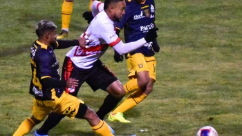 The Strongest acaricia la clasificación con el empate en la Villa Imperial ante Nacional Potosí (1-1) The Strongest acaricia la clasificación con el empate en la Villa Imperial ante Nacional Potosí (1-1)