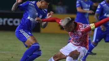 A Independiente Petrolero le faltó efectividad para superar a Emelec (1-1) A Independiente Petrolero le faltó efectividad para superar a Emelec (1-1)