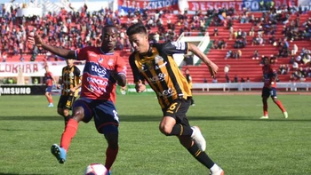 The Strongest se consolida en la punta del grupo A con su victoria en Sucre ante Universitario (0-1) The Strongest se consolida en la punta del grupo A con su victoria en Sucre ante Universitario (0-1)