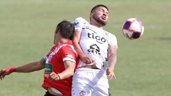 Real Santa Cruz revive con su victoria en casa ante Nacional Potosí (3-2) Real Santa Cruz revive con su victoria en casa ante Nacional Potosí (3-2)