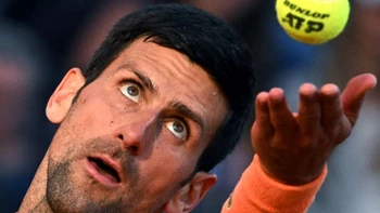 Djokovic no tiene piedad de Wawrinka y avanza a cuartos de Roma Djokovic no tiene piedad de Wawrinka y avanza a cuartos de Roma