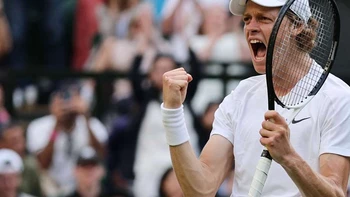 Alcaraz cae en Wimbledon ante Sinner mientras Djokovic busca los cuartos de final Alcaraz cae en Wimbledon ante Sinner mientras Djokovic busca los cuartos de final