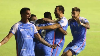 Blooming remonta ante Bolívar (2-1), ganó con dos goles convalidados por el VAR Blooming remonta ante Bolívar (2-1), ganó con dos goles convalidados por el VAR