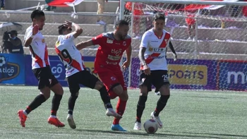 Remontada de Always Ready ante Nacional Potosí (2-1) con intervención del VAR Remontada de Always Ready ante Nacional Potosí (2-1) con intervención del VAR