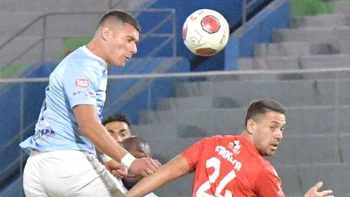 Guabirá cayó (1-0) en su visita a Aurora y sumó su segunda derrota al hilo Guabirá cayó (1-0) en su visita a Aurora y sumó su segunda derrota al hilo