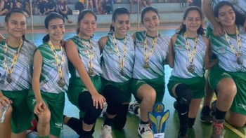 Equipo cruceño ganó en básquet los Juegos Escolares Regionales de Mato Grosso Equipo cruceño ganó en básquet los Juegos Escolares Regionales de Mato Grosso