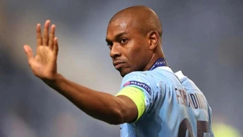 Fernandinho anuncia su marcha del City al final de temporada y toma por sorpresa a Guardiola Fernandinho anuncia su marcha del City al final de temporada y toma por sorpresa a Guardiola