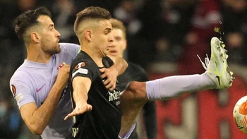 El Barcelona se aferra al Camp Nou para ganar al Eintracht y meterse en "semis" de la Europa League El Barcelona se aferra al Camp Nou para ganar al Eintracht y meterse en "semis" de la Europa League