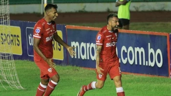 Royal Pari se consolida en el tercer puesto del grupo B con goleada (6-1) sobre Real Tomayapo Royal Pari se consolida en el tercer puesto del grupo B con goleada (6-1) sobre Real Tomayapo