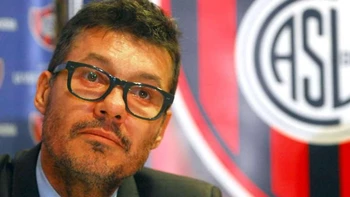 Magnate de TV argentina Marcelo Tinelli renunció a la presidencia de San Lorenzo Magnate de TV argentina Marcelo Tinelli renunció a la presidencia de San Lorenzo