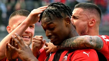 El Milan ganó (1-0) a Fiorentina; Inter responde con triunfo (2-1) ante Udinese El Milan ganó (1-0) a Fiorentina; Inter responde con triunfo (2-1) ante Udinese