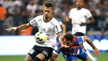 Corinthians se impuso (1-0) al Fortaleza y es el nuevo líder del Brasileirao Corinthians se impuso (1-0) al Fortaleza y es el nuevo líder del Brasileirao