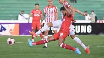 Royal Pari enfrentará al Tigre en los play off tras empatar en Sucre (0-0) ante Independiente que fue eliminado Royal Pari enfrentará al Tigre en los play off tras empatar en Sucre (0-0) ante Independiente que fue eliminado