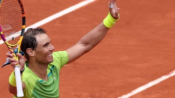 Un Nadal aparentemente sano gana en su debut en Roland Garros Un Nadal aparentemente sano gana en su debut en Roland Garros