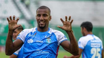Blooming entrenará en La Paz para enfrentar a Nacional Potosí en la Villa Imperial Blooming entrenará en La Paz para enfrentar a Nacional Potosí en la Villa Imperial