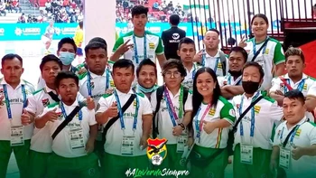 Selección boliviana de talla baja terminó entre las cuatro mejores de la Copa América Selección boliviana de talla baja terminó entre las cuatro mejores de la Copa América
