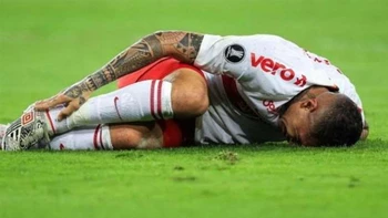 Paolo Guerrero fue operado con éxito de su rodilla en Brasil Paolo Guerrero fue operado con éxito de su rodilla en Brasil