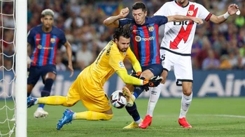 Barcelona empató 0-0 en casa ante Rayo en su inicio liguero Barcelona empató 0-0 en casa ante Rayo en su inicio liguero