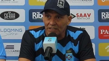 Néstor Clausen: "Acá hubo un bajón futbolístico de varios, no de uno o dos" Néstor Clausen: "Acá hubo un bajón futbolístico de varios, no de uno o dos"