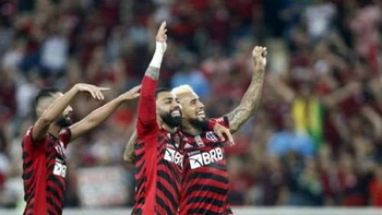Flamengo sube al segundo puesto del Brasileirao al atropellar al Paranaense Flamengo sube al segundo puesto del Brasileirao al atropellar al Paranaense