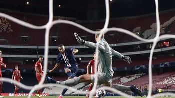Choupo-Moting estuvo a centímetros del empate Choupo-Moting estuvo a centímetros del empate