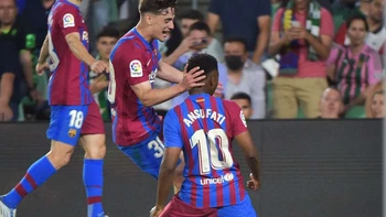 Barcelona superó por 2-1 al Betis y acaricia la clasificación a la Champions Barcelona superó por 2-1 al Betis y acaricia la clasificación a la Champions