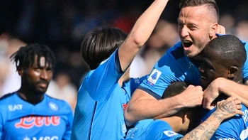 Nápoles derrotó por 1-0 al Torino y se afianza como tercero de la Serie A italiana Nápoles derrotó por 1-0 al Torino y se afianza como tercero de la Serie A italiana