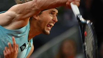 Zverev venció a Tsitsipas y será rival de Alcaraz en la final de Madrid Zverev venció a Tsitsipas y será rival de Alcaraz en la final de Madrid