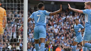 Manchester City goleó por 5-0 al Newcastle y se aleja del Liverpool Manchester City goleó por 5-0 al Newcastle y se aleja del Liverpool