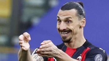 Ibrahimovic tiene intención de continuar, según Maldini Ibrahimovic tiene intención de continuar, según Maldini