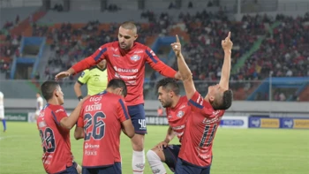 Wilstermann derrota a Universitario en duelo de coleros Wilstermann derrota a Universitario en duelo de coleros