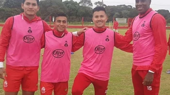 <br />
Kevin Mina volvió a los entrenamientos de Guabirá<br />
<br />
Kevin Mina volvió a los entrenamientos de Guabirá<br />