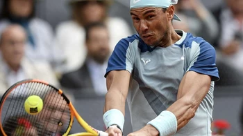 Nadal pasa a octavos en Madrid en su regreso tras seis semanas de baja Nadal pasa a octavos en Madrid en su regreso tras seis semanas de baja