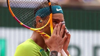Rafael Nadal, entre la lucha contra el dolor y el espectro de una operación Rafael Nadal, entre la lucha contra el dolor y el espectro de una operación