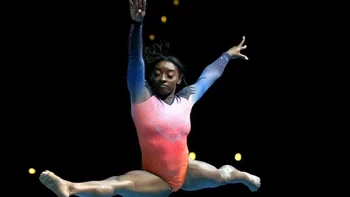 Biles y otras gimnastas de EEUU demandan al FBI por 1.000 millones de dólares Biles y otras gimnastas de EEUU demandan al FBI por 1.000 millones de dólares