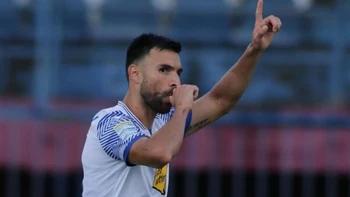Gol de Danny Bejarano en la victoria (1-2) de Lamia sobre Veria, por el indirecto en Grecia Gol de Danny Bejarano en la victoria (1-2) de Lamia sobre Veria, por el indirecto en Grecia