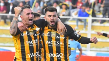 The Strongest se quedó con el clásico paceño después de aplastar por 0-4 a Bolívar The Strongest se quedó con el clásico paceño después de aplastar por 0-4 a Bolívar