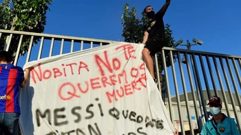 "¿Y ahora qué?", dicen los barcelonistas conmocionados por Messi "¿Y ahora qué?", dicen los barcelonistas conmocionados por Messi