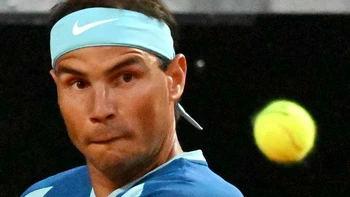 Nadal ya se entrena en la central de Roland Garros Nadal ya se entrena en la central de Roland Garros