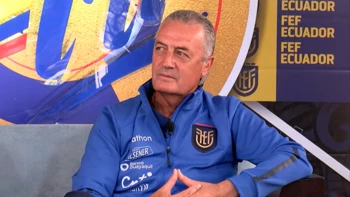 DT Alfaro dice que Ecuador está "muy tranquilo" ante denuncia de Chile DT Alfaro dice que Ecuador está "muy tranquilo" ante denuncia de Chile